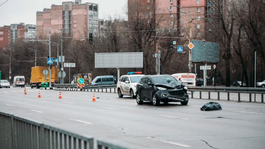 У Дніпрі на пішоходному переході на смерть збили людину (ФОТО, ВІДЕО)