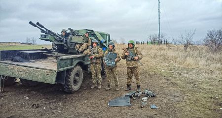 Нацгвардейцы показали обломки сбитого в небе над Днепропетровщиной "шахеда" (ФОТО)