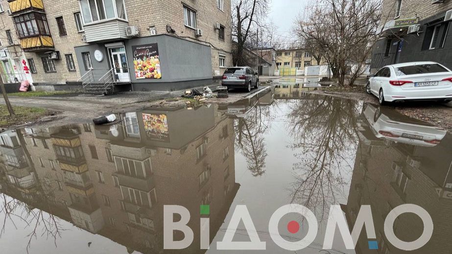 Басейн на Слобожанському проспекті у Дніпрі поступово перетворюється на озеро (ФОТО, ВІДЕО)