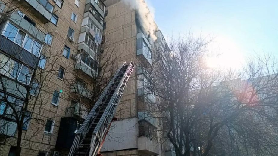 В Кривом Роге во время пожара в квартире спасли трех человек (ФОТО)