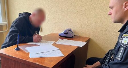 Ударил человека и забрал телефон: полицейские Днепра объявили о подозрении злоумышленнику