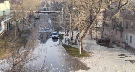 Одна з вулиць Дніпра перетворилася на річку (ФОТО)