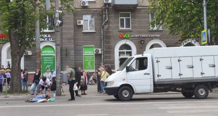 У Дніпрі на Незалежності вантажівка збила жінку (ВІДЕО)