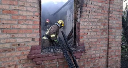 В Кривом Роге во время пожара в доме сгорел человек (ФОТО)