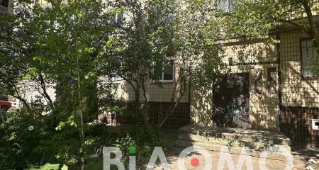 Спасла сирень: в Кривом Роге мужчина выпал из окна 9 этажа и выжил (ФОТО, ВИДЕО)