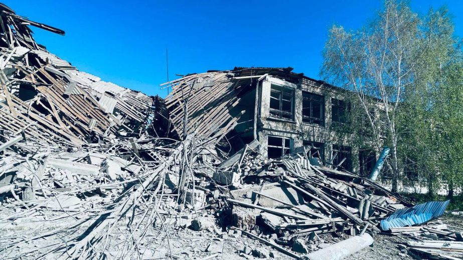 Россияне разрушили КАБом последнюю школу в Новопавловке (ФОТО)