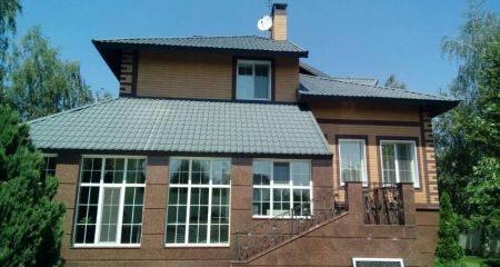 У передмісті Дніпра виставили на продаж будинок разом з мешканцями (ФОТО)