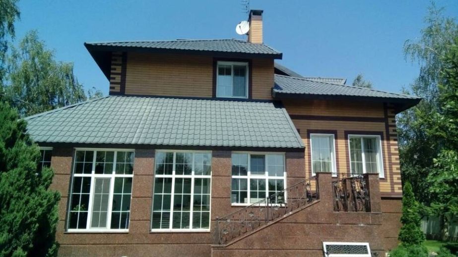 У передмісті Дніпра виставили на продаж будинок разом з мешканцями (ФОТО)