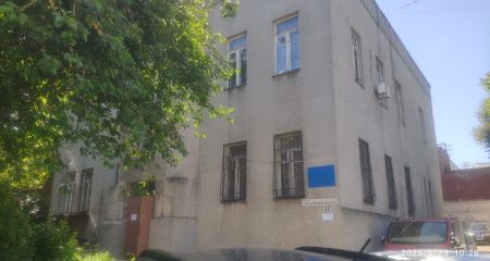 У Дніпрі виставили на продаж адмінбудівлю облавтодору: подробиці (ФОТО)