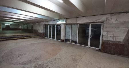 Блогер розкрив таємницю загадкових скляних дверей на станції метро "Вокзальна" у Дніпрі (ФОТО)