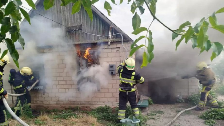 У Павлограді під час гасіння пожежі у будинку виявили тіло жінки (ФОТО)