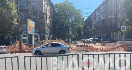 Как в Днепре на улице Независимости ремонтируют ливневую канализацию (ФОТО, ВИДЕО)