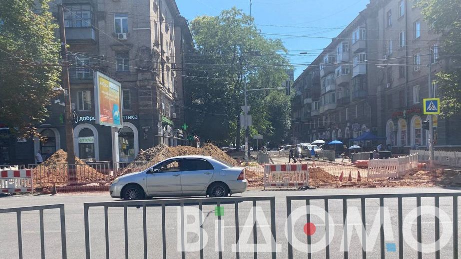 Как в Днепре на улице Независимости ремонтируют ливневую канализацию (ФОТО, ВИДЕО)