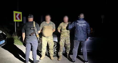 Прикордонники зупинили "благодійника"-переправника, який намагався вивезти за кордон жителя Дніпра (ФОТО, ВІДЕО)