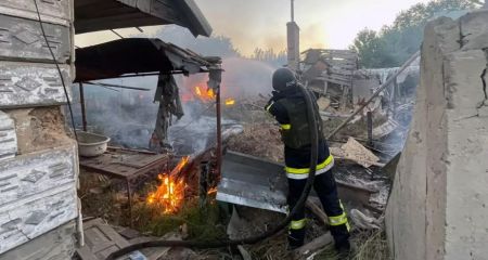 Як у Нікополі рятувальники гасили пожежу на місці прильоту (ФОТО)