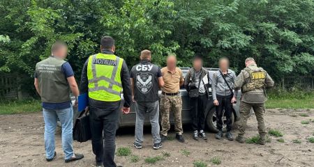 Делок с Днепропетровщины пытался подкупить пограничника, чтобы вывезти в Молодву двух мужчин (ФОТО)