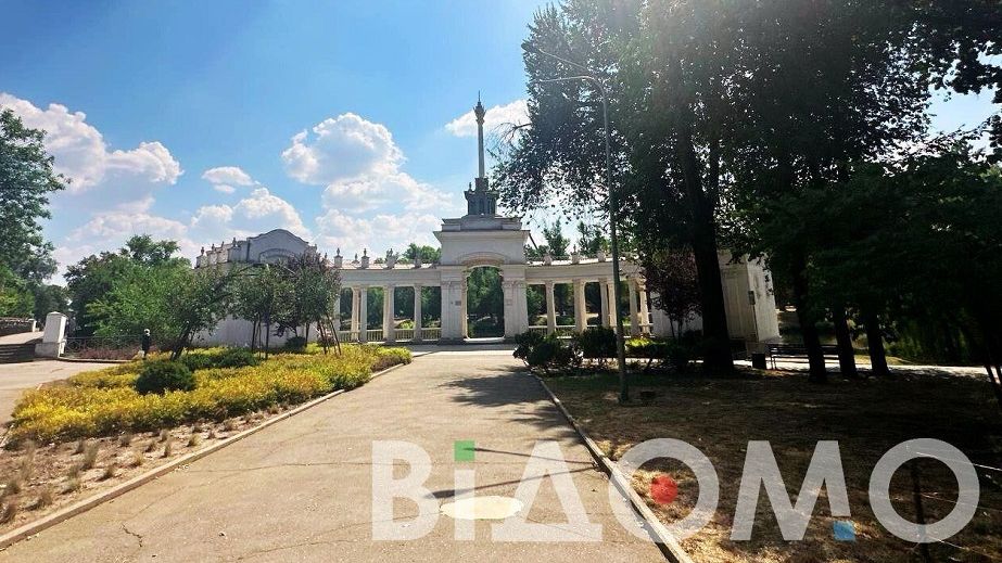 Гноми, крила і вігвами: як у Кривому Розі під час війни взялися прикрашати парки