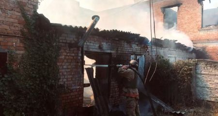 На Нікопольщині вогнеборці загасили численні пожежі, спричинені ворожими обстрілами (ФОТО)