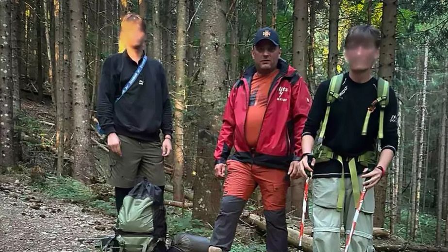 Почалася паніка: на Закарпатті у горах врятували туриста з Дніпропетровщини (ФОТО)