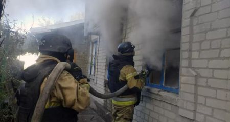 В Синельниковском районе дрон попал в дом: вспыхнул пожар (ФОТО)