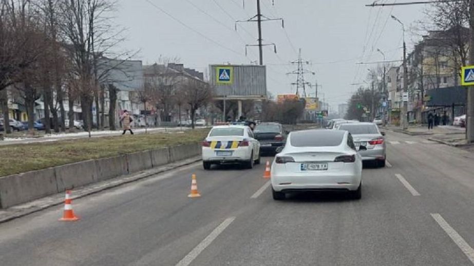 У Дніпрі на одному з перехресть сталася ДТП: рух ускладнено