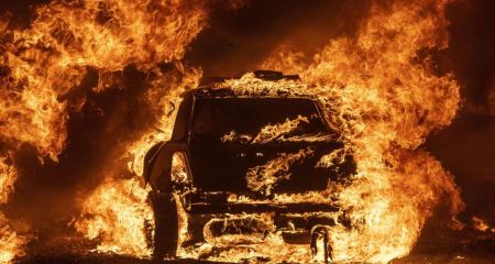 У Самарі вночі невідомі підпалили автомобіль військових