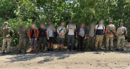 Шли за границу под палящим солнцем: на границе с Молдовой задержали "туристов" из Днепропетровщины