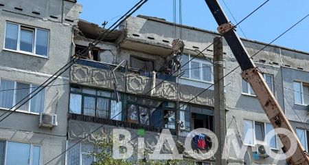 Поврежденная крыша и изуродованные балконы: как выглядят последствия "шахедной" атаки на Павлоград (ФОТО, ВИДЕО)