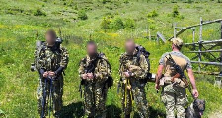 Мешканців Дніпропетровщини, які йшли до Румунії через гори, допоміг затримати пес-прикордонник (ВІДЕО)