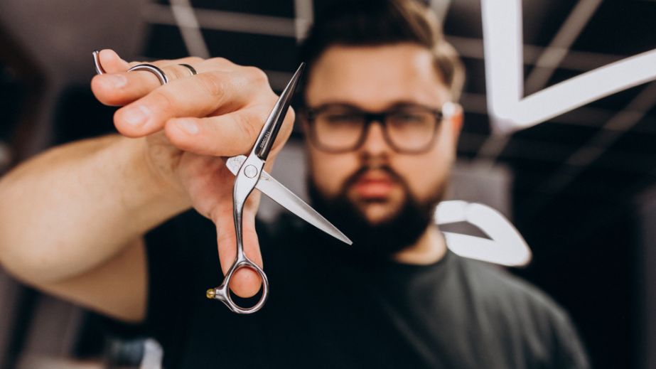 У Кривому Розі співмешканець матері встромив ножиці у стегно пасинка