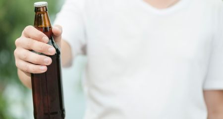 Бросил бутылку в лобовое стекло и спровоцировал драку: в Днепре мужчина напал на маршрутку (ВИДЕО)
