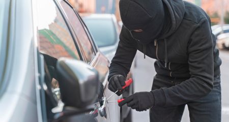 У Дніпрі злодюжки розбирають припарковані Skoda на запчастини (ФОТО)