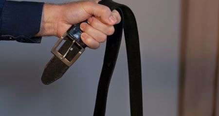 Бил собачьим поводком, ошейником и ремнем: в Кривом Роге отца 8-летнего мальчика, сбежавшего из дома в пижаме, подозревают в издевательствах (ФОТО)
