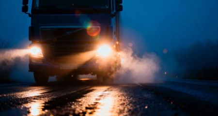 Вибухи та стовп диму: у Кривому Розі вночі вщент згоріла вантажівка (ФОТО, ВІДЕО)
