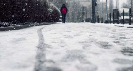 Транспортный коллапс в Днепре: из-за вьюги ограничено движение грузовиков