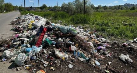 На лівому березі Дніпра прибрали величезне сміттєзвалище