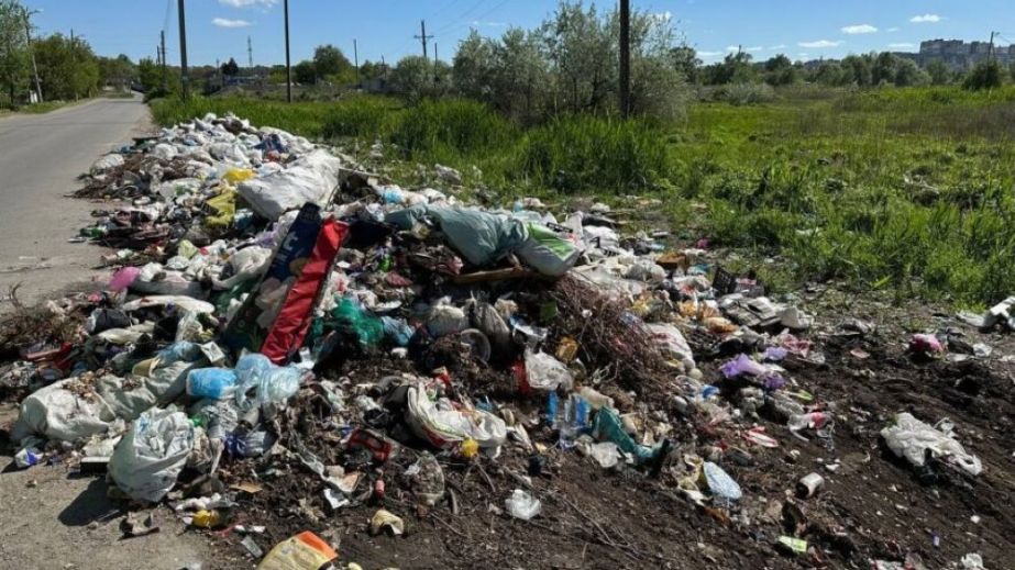 На лівому березі Дніпра прибрали величезне сміттєзвалище