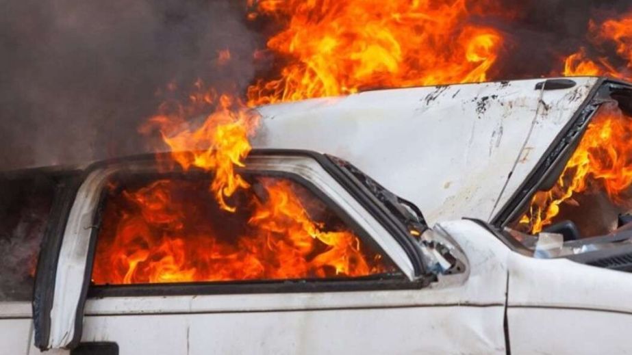 На Дніпропетровщині автомобіль при виїзді з гаражу вибухнув разом з водієм