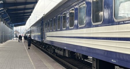 В Днепропетровской области ограничили движение пригородных поездов из-за обстрелов