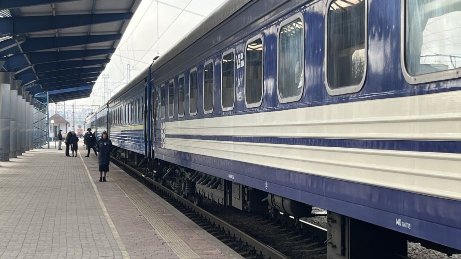 В Днепропетровской области ограничили движение пригородных поездов из-за обстрелов