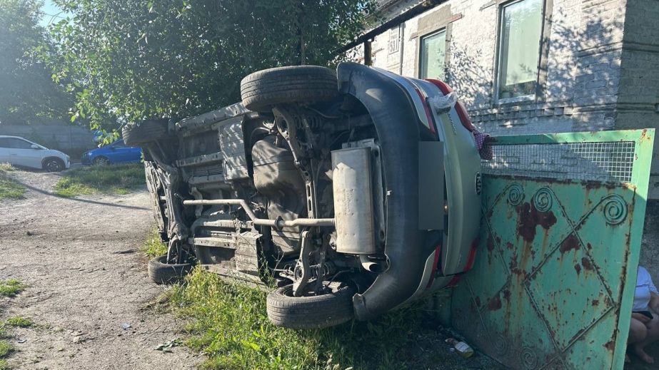 Водій та пасажирка були сильно п'яними: з'явилися подробиці ранкової ДТП на Великій Діївській у Дніпрі (ФОТО)