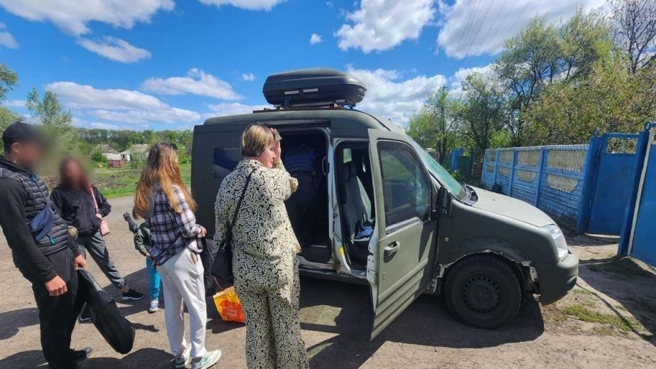 На Дніпропетровщині оголосили примусову евакуацію родин з дітьми у трьох громадах Синельниківського району