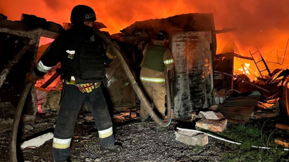 Вночі у Дніпрі росіяни вбили рятувальника, завдавши повторного удару (ФОТО, ВІДЕО)