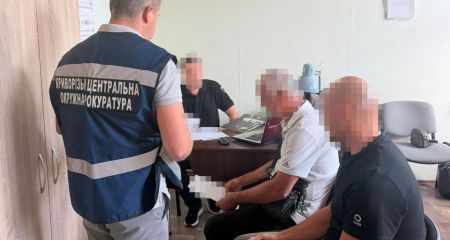 Вместо фронта &ndash; на продажу: в Кривом Роге делец ввез шесть внедорожников под видом помощи армии