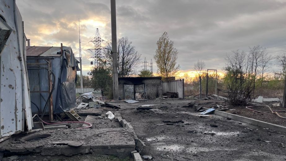 Зруйновані подвір'я та поранені люди: у поліції показали наслідки ворожих атак на Дніпропетровщину за добу (ФОТО)