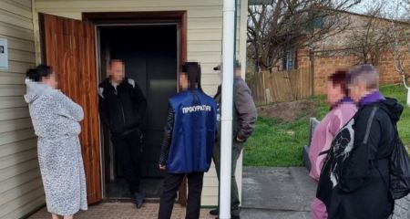 На Дніпропетровщині викрили медиків, які допомагали ухилянтам отримувати "липові" довідки про стан здоров'я (ФОТО)