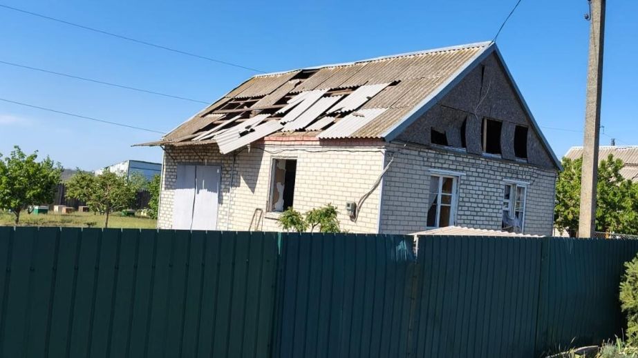 Понівечені будинки та автівки: у поліції показали наслідки ворожих атак на Дніпропетровщину минулої доби (ФОТО)