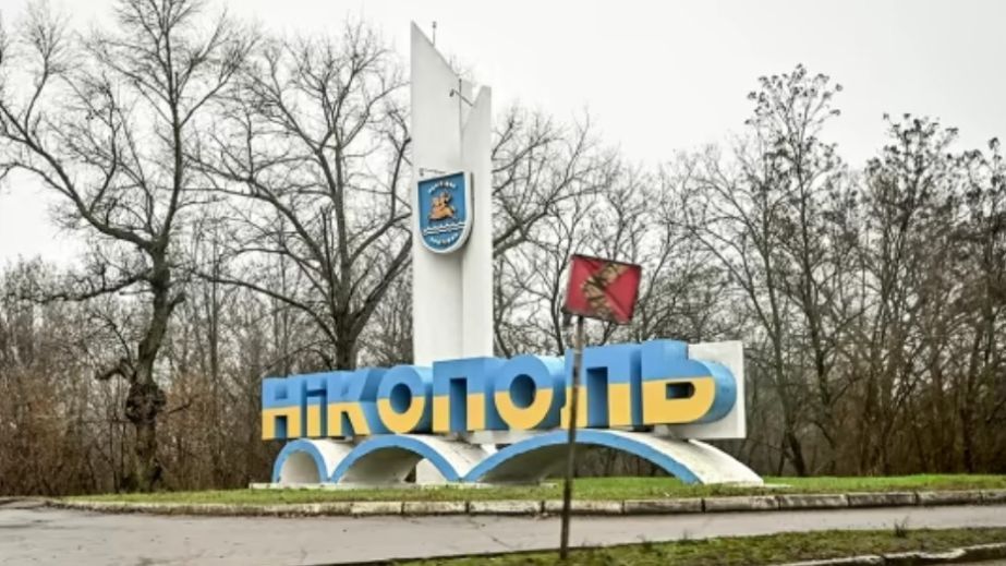 У центрі обстрілюваного Нікополя блогер перетворює квартиру на будинок мрії (ФОТО, ВІДЕО)