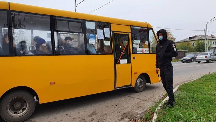 Не пустили до автобуса "військового": гучний скандал у маршрутці Дніпра виявився фейком