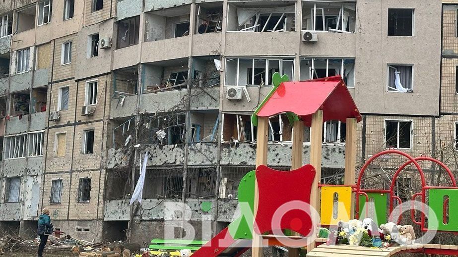 Маленький Матвій, який втратив руку під час ракетного удару по Кривому Рогу, пішов до школи (ВІДЕО)
